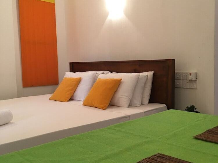 فندق The Saffron Airport Villa