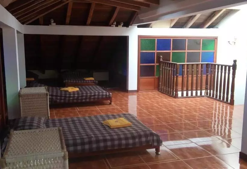 ユースホステル Chez Alicia Hostal