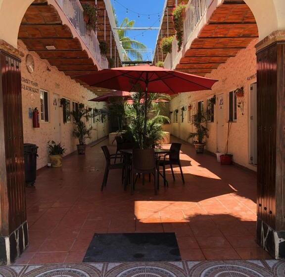 Отель Bungalows Las Glorias