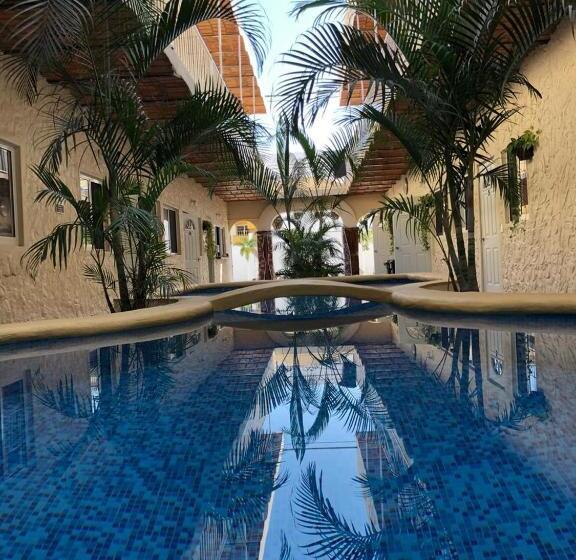 Отель Bungalows Las Glorias