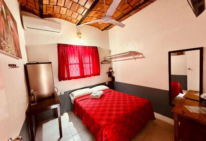 Отель Bungalows Las Glorias