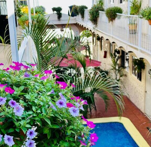 Отель Bungalows Las Glorias