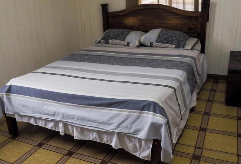 فندق Downtown By The Sea Inn Quepos