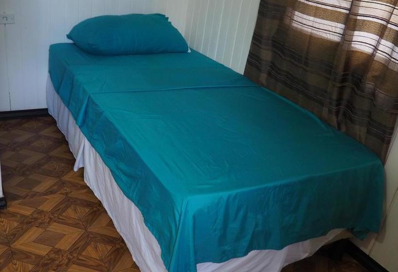 فندق Downtown By The Sea Inn Quepos