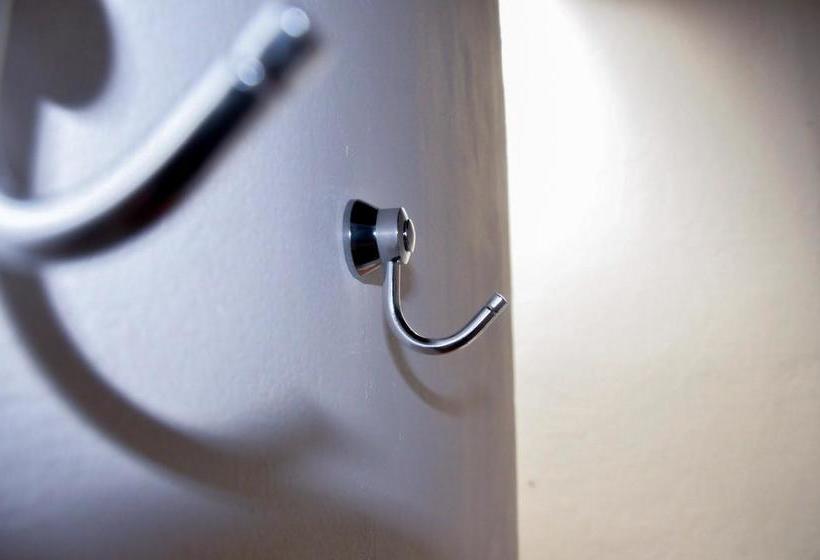 فندق Downtown By The Sea Inn Quepos