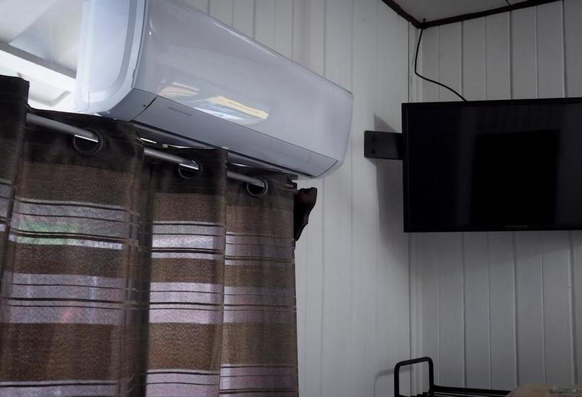 فندق Downtown By The Sea Inn Quepos