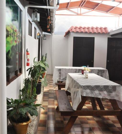 فندق Downtown By The Sea Inn Quepos