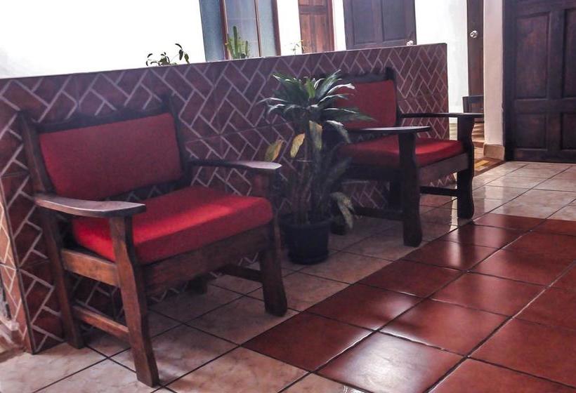 فندق Downtown By The Sea Inn Quepos