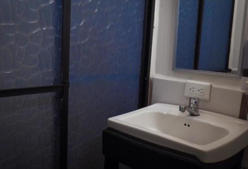 فندق Downtown By The Sea Inn Quepos