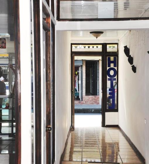 فندق Downtown By The Sea Inn Quepos