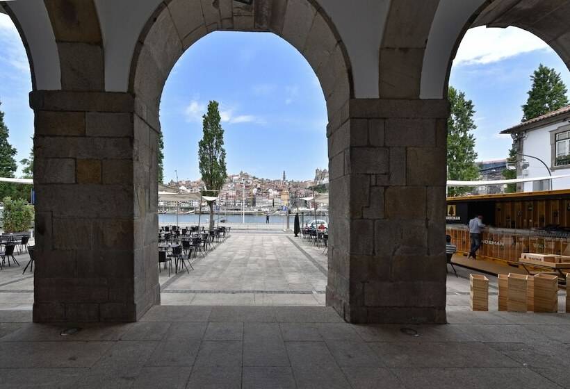 هاستل The House Of Sandeman