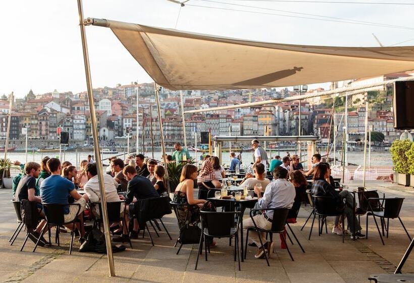 هاستل The House Of Sandeman