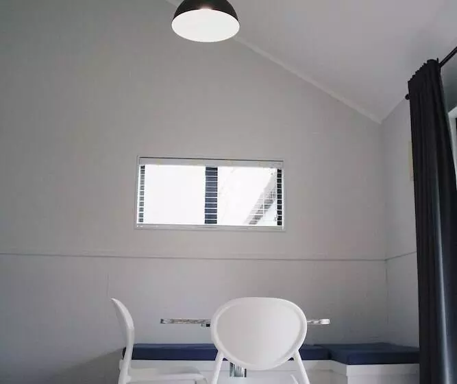 Retkeilymaja Hugo & Carter S Backpackers & Motel