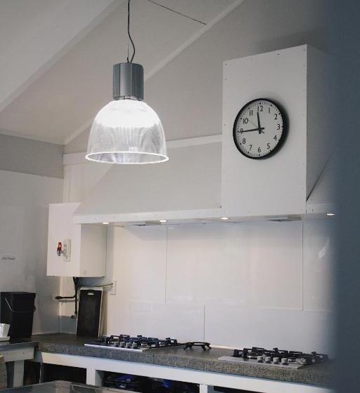 הוסטל Hugo & Carter S Backpackers & Motel