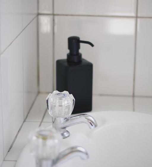 הוסטל Hugo & Carter S Backpackers & Motel