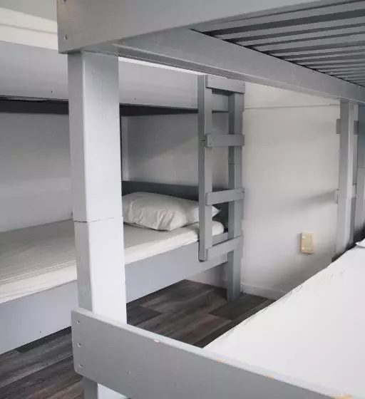 Retkeilymaja Hugo & Carter S Backpackers & Motel