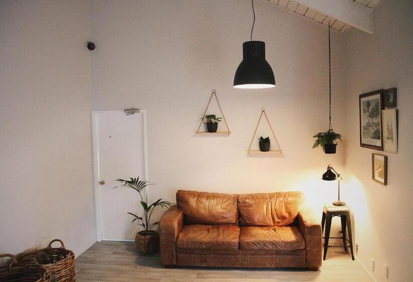 הוסטל Hugo & Carter S Backpackers & Motel