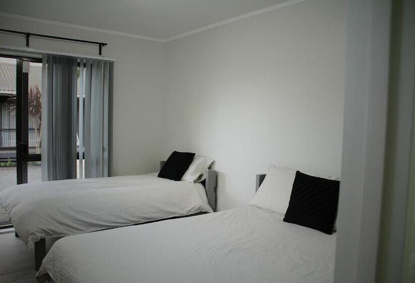 הוסטל Hugo & Carter S Backpackers & Motel