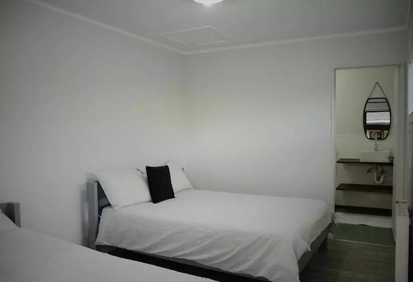 Retkeilymaja Hugo & Carter S Backpackers & Motel