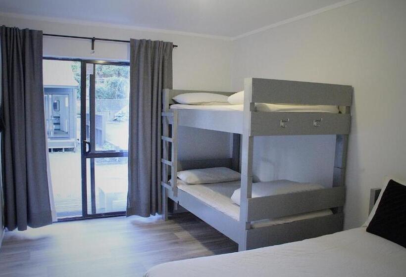 הוסטל Hugo & Carter S Backpackers & Motel