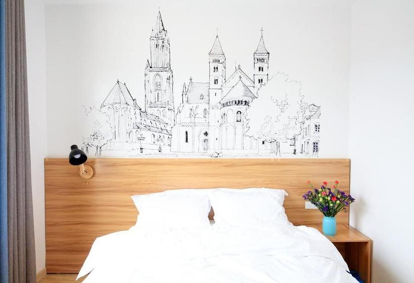 Global Village River View Hostel