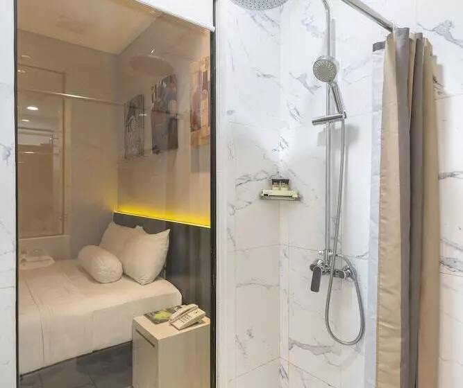 Hotel Front One Boutique Karawang