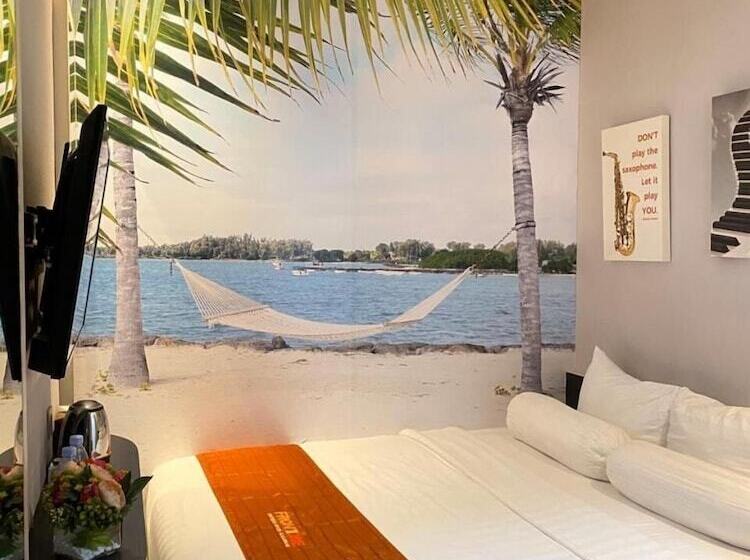 فندق Front One Boutique Karawang