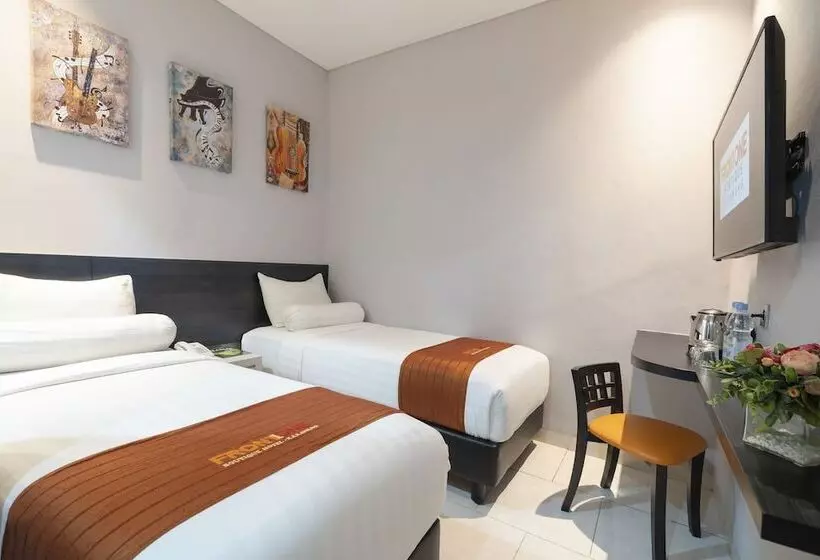 Hotel Front One Boutique Karawang