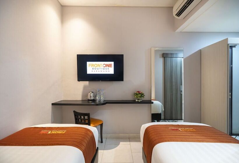 فندق Front One Boutique Karawang