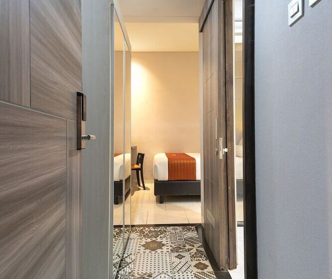 فندق Front One Boutique Karawang