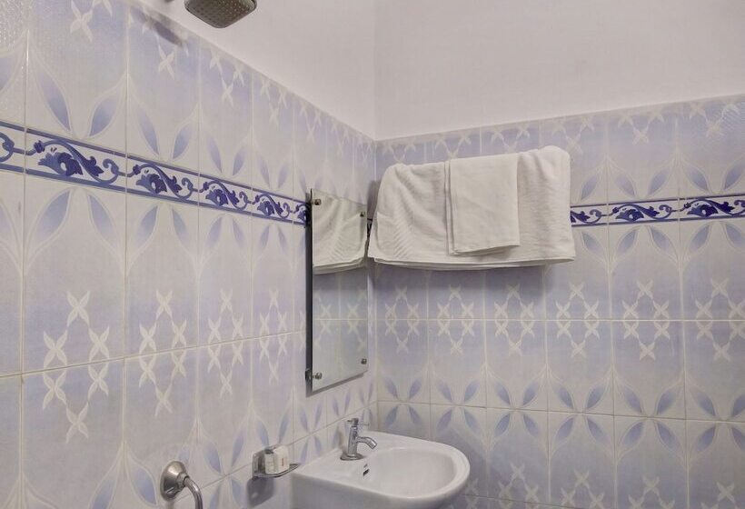 فندق Ruma Near Nampally Railway Station