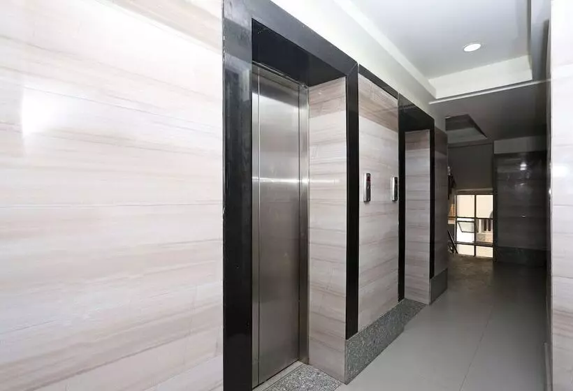 Oyo 10263 Hotel Grand Nishat