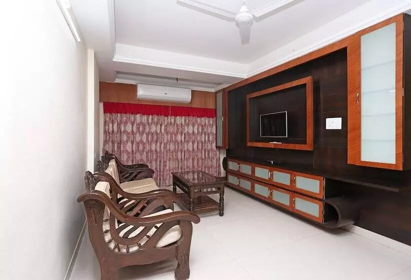 Oyo 10263 Hotel Grand Nishat