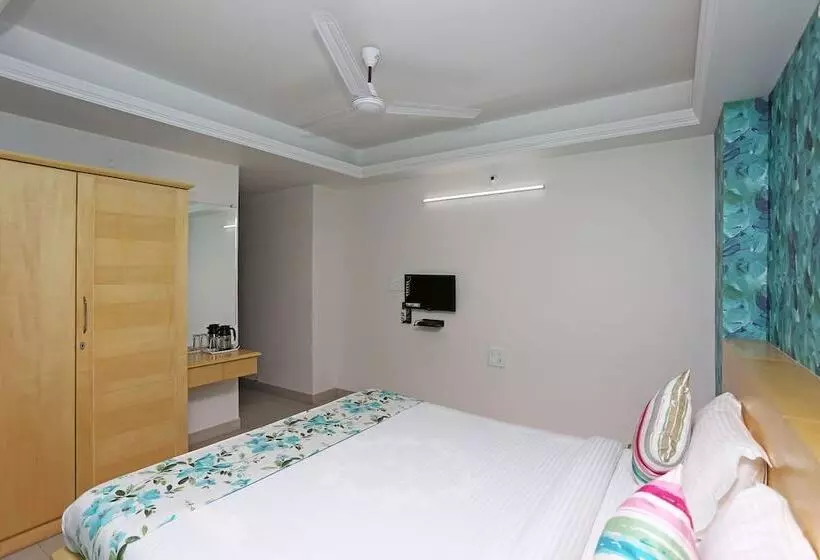 Oyo 10263 Hotel Grand Nishat