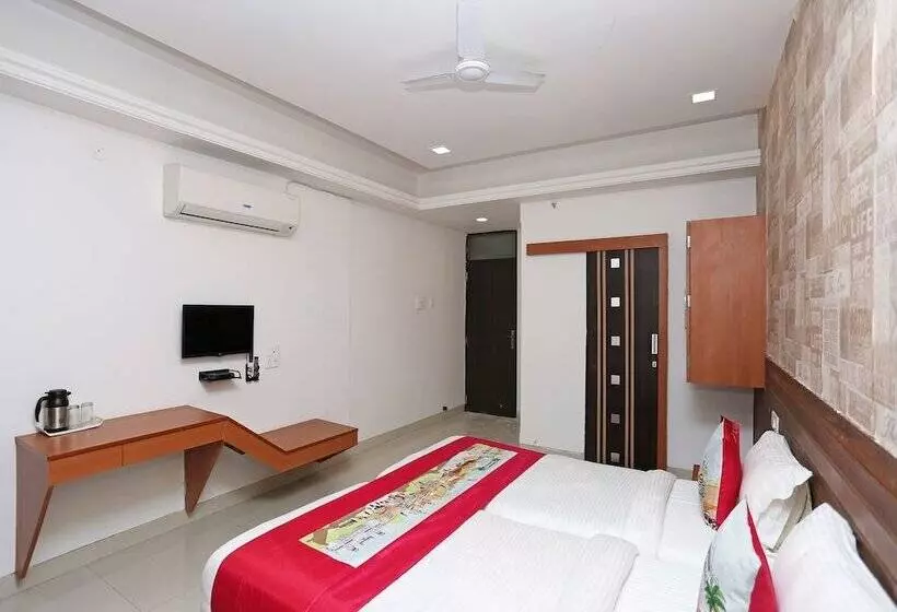Oyo 10263 Hotel Grand Nishat
