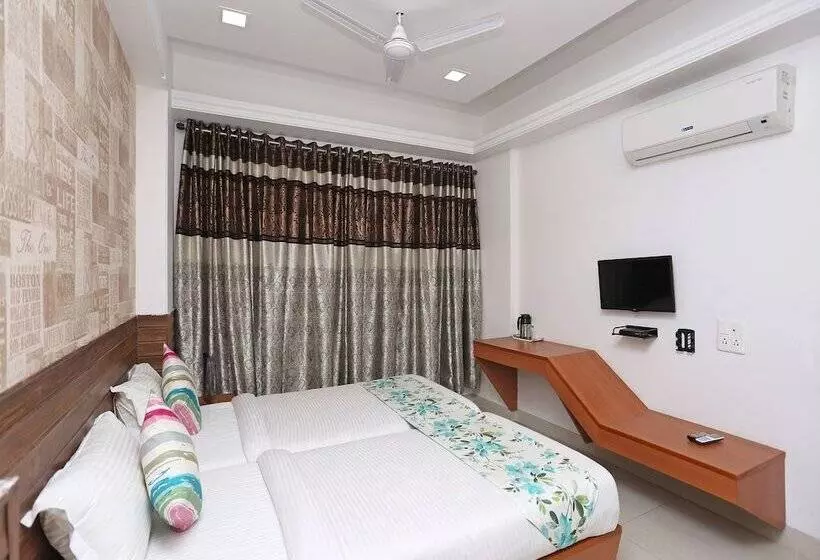 Oyo 10263 Hotel Grand Nishat