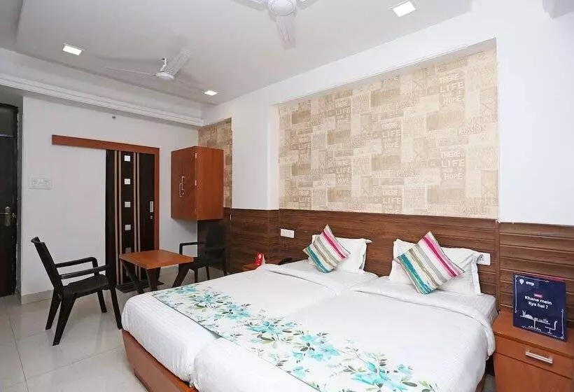 Oyo 10263 Hotel Grand Nishat