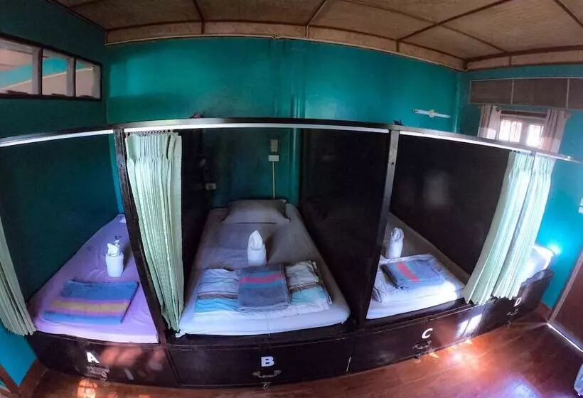 リゾートホテル Crossroads House