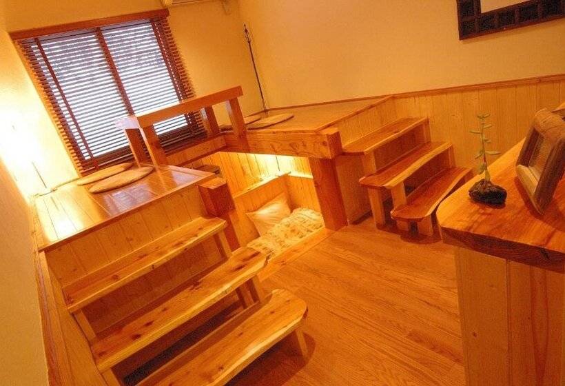 הוסטל Pension Tomato