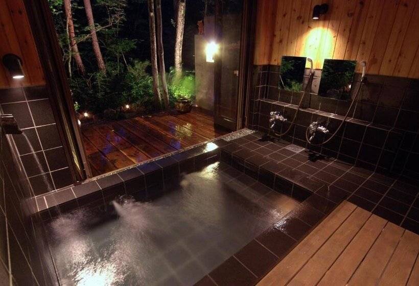 הוסטל Pension Tomato