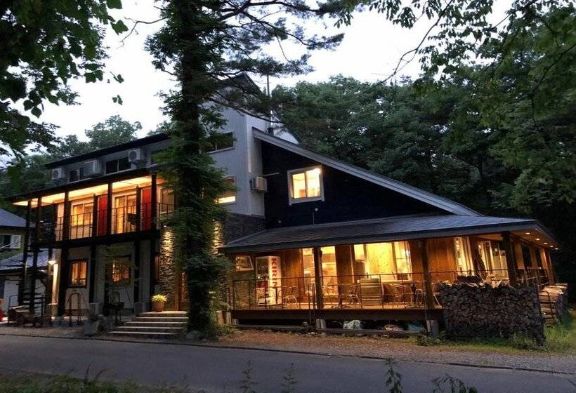 הוסטל Pension Tomato