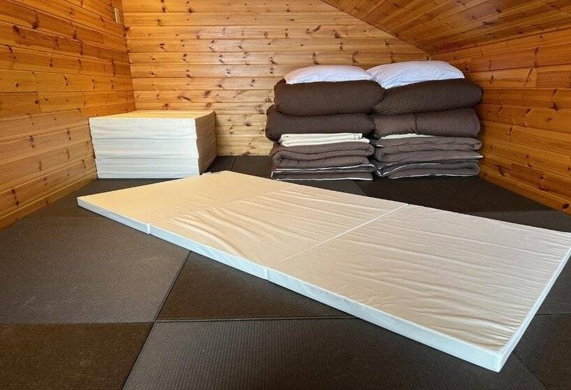 הוסטל Pension Tomato