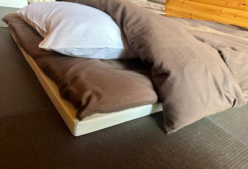 הוסטל Pension Tomato