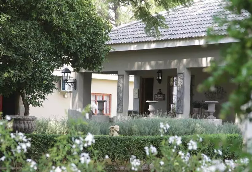 Aamiaismajoitus (B&B) Farmhouse Lodge