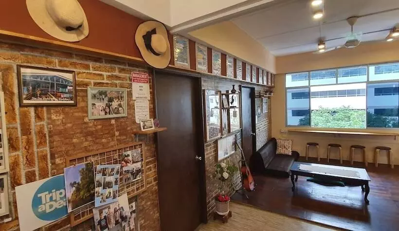 ユースホステル Escape Backpackers Kk