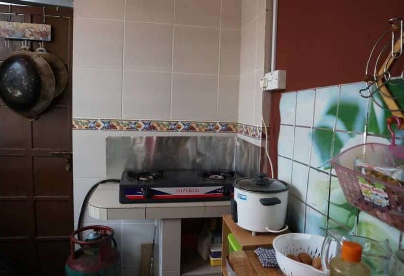 호스텔 Escape Backpackers Kk