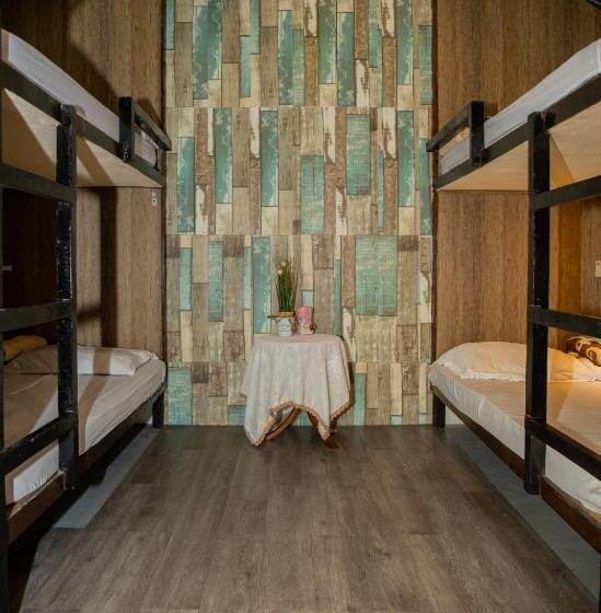 호스텔 Escape Backpackers Kk