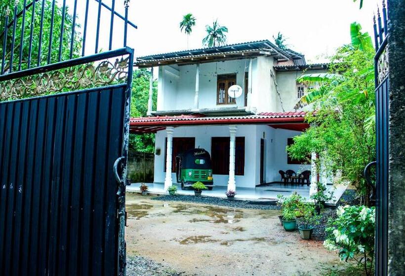 Bed and Breakfast Ever Glow Guest Mirissa