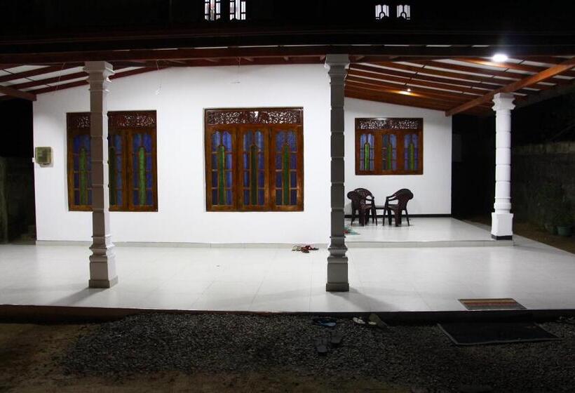 Bed and Breakfast Ever Glow Guest Mirissa