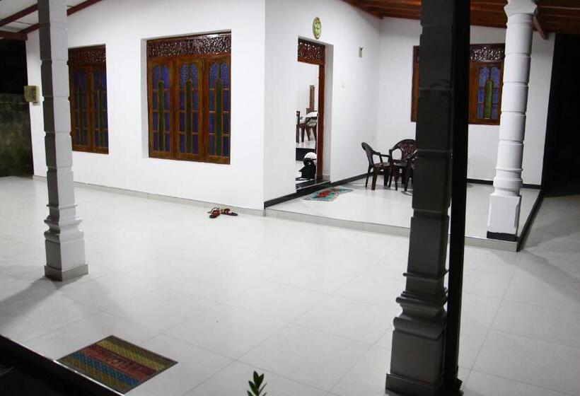 Bed and Breakfast Ever Glow Guest Mirissa